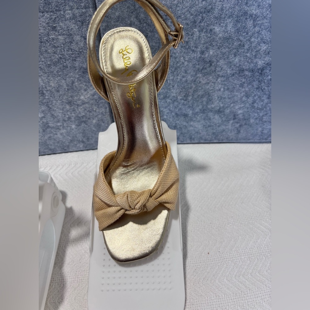 Lilly Pulitzer Gold Heels with Tan Bow - Picture 4 of 13